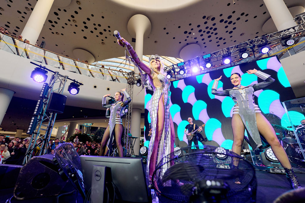 Оля Полякова відзначила День жінок концертом